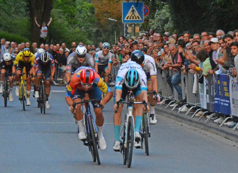w1900_h1380_x1250_y907_a_tour_de_Neuss_4-3c6d09ed789f125d
